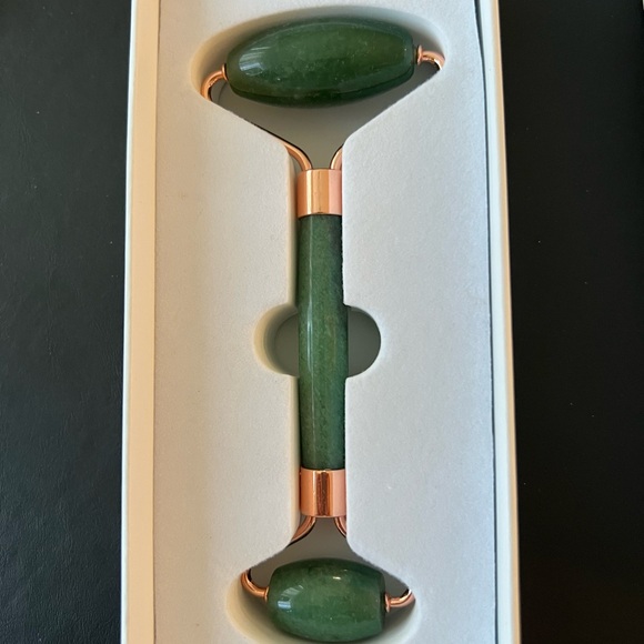 FACE ROLLER- NIB JADE WITH ROSE GOLD - Picture 2 of 5